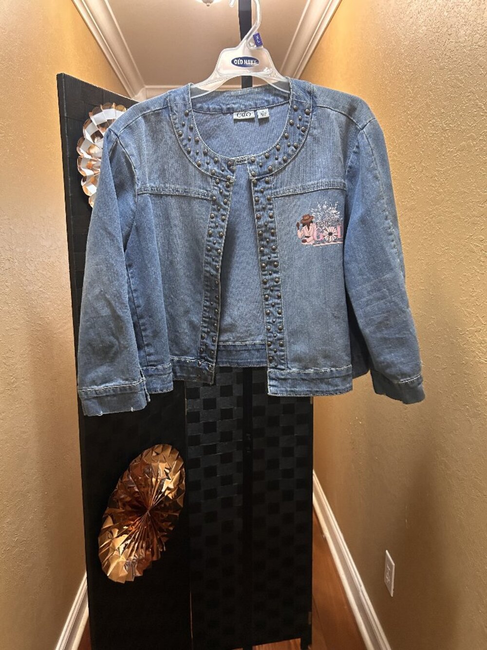Studded Light Wash Denim Jacket – Cowgirl Chic